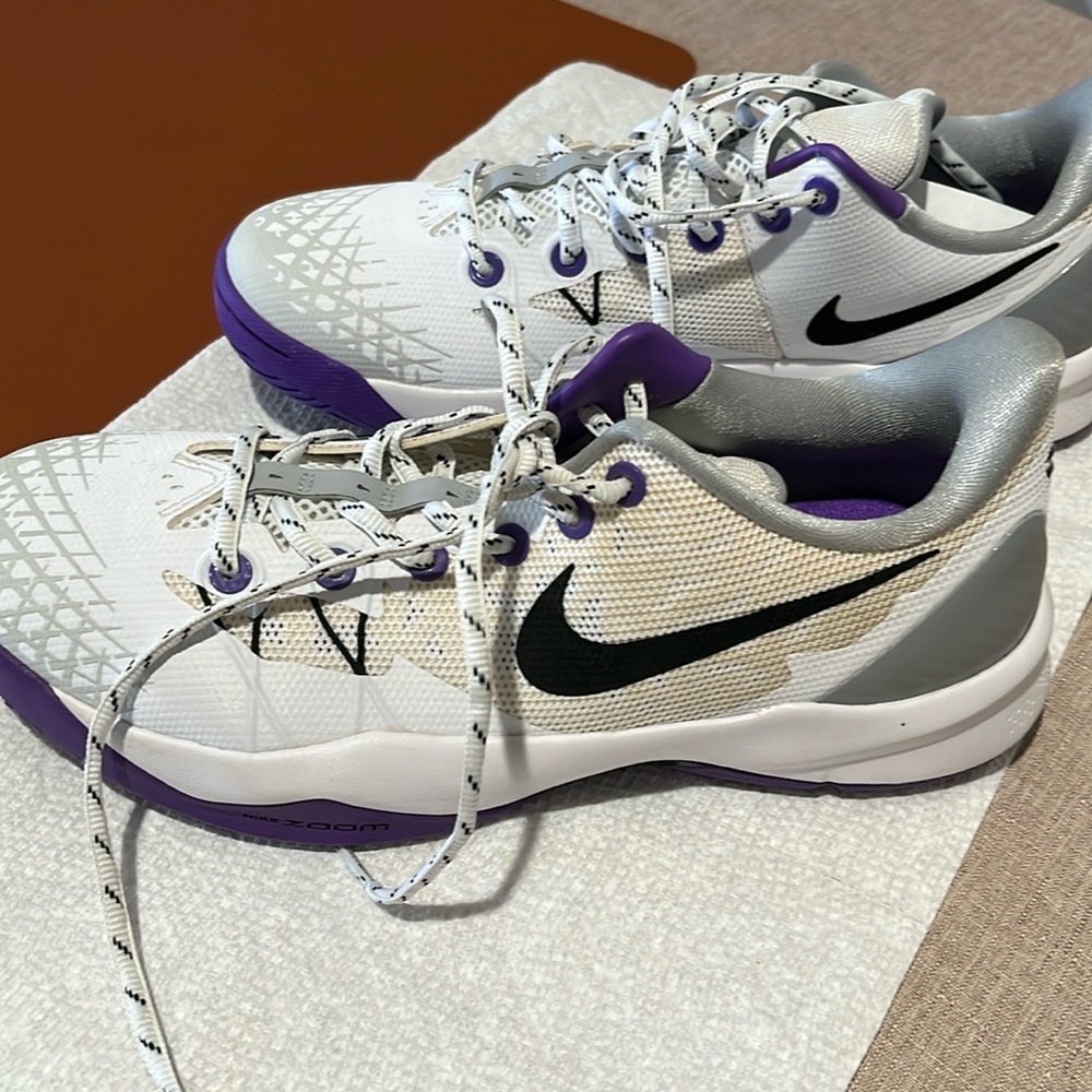 Men’s Nike Kibe venomenom size 8